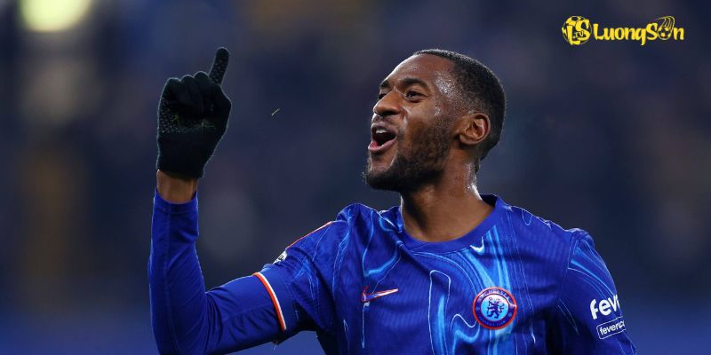 Tosin Adarabioyo: Trung Vệ Đáng Chú Ý & Những Dấu Ấn Mới Nhất 2025